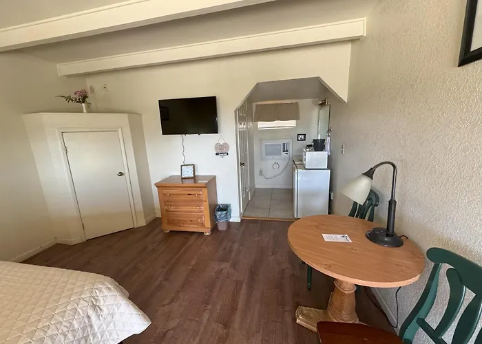 Barewood Inn & Suites