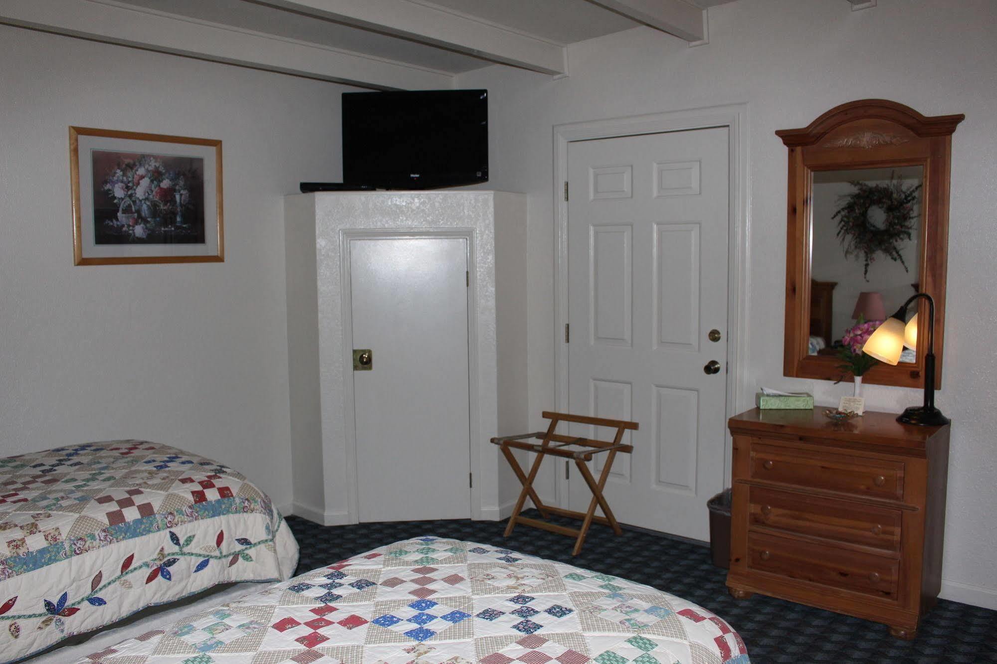 Barewood & Motel